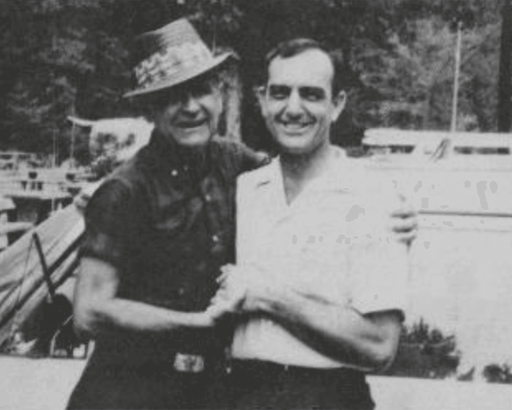 De mãos dadas com a homossexualidade?